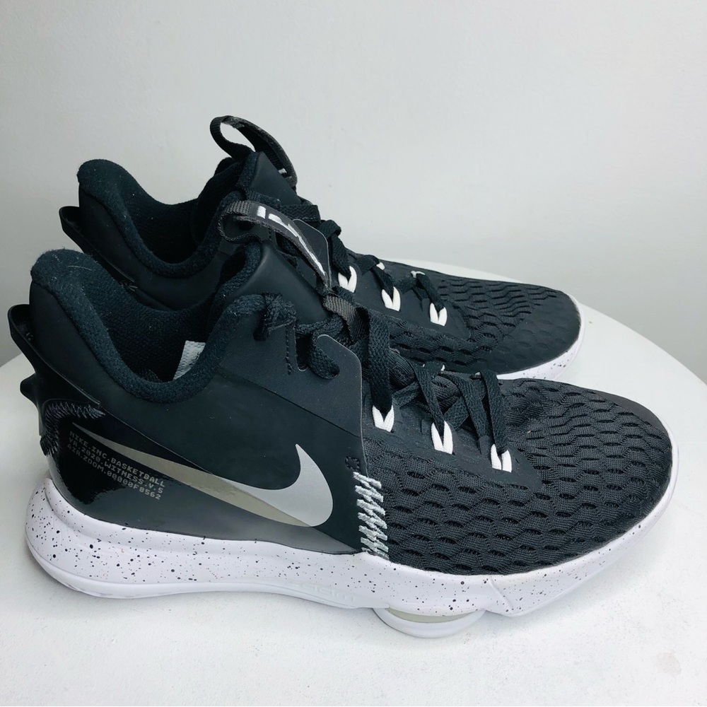 Nike Lebron Witness V Black White CQ9380-001 Men's SZ 7.5. R2